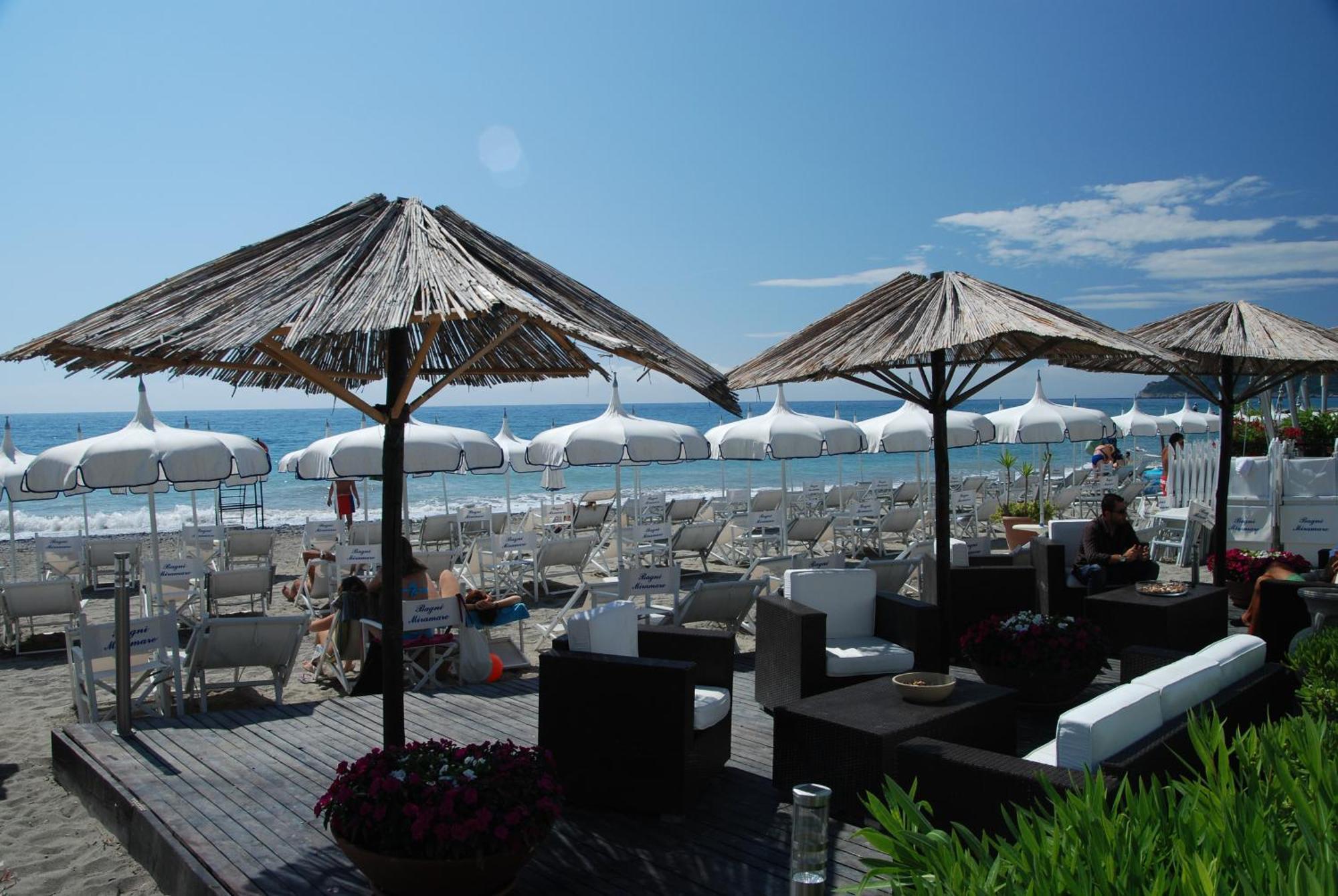 Hotel Marisa Albenga Buitenkant foto