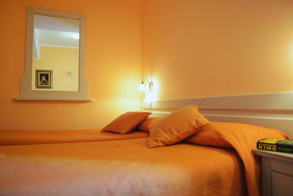 Hotel Marisa Albenga Buitenkant foto