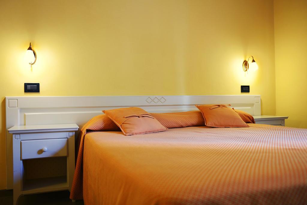 Hotel Marisa Albenga Kamer foto