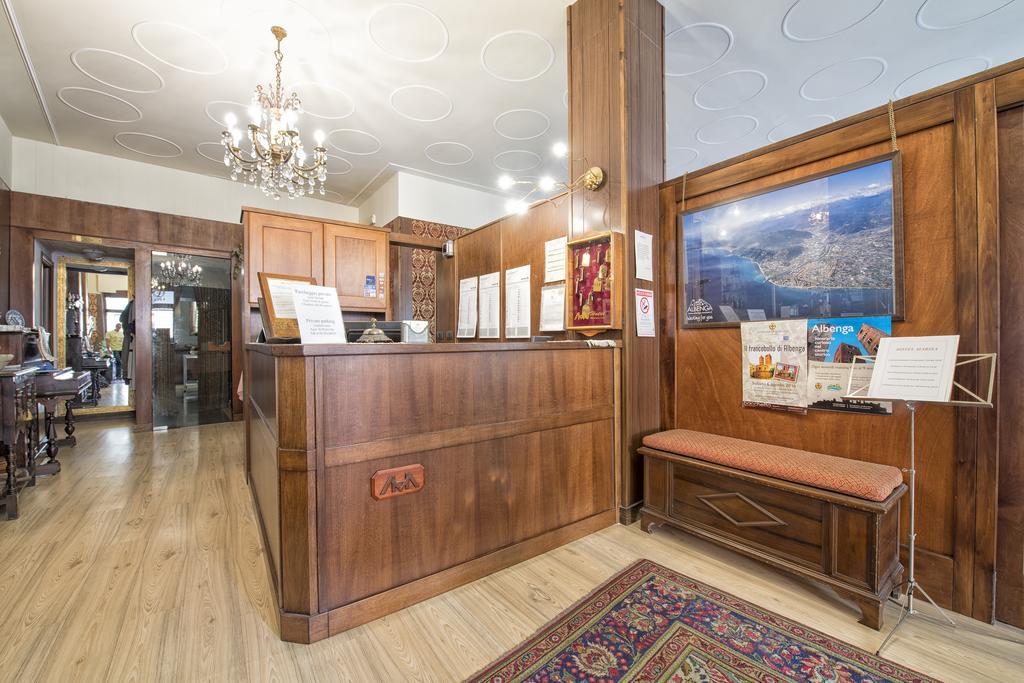 Hotel Marisa Albenga Buitenkant foto