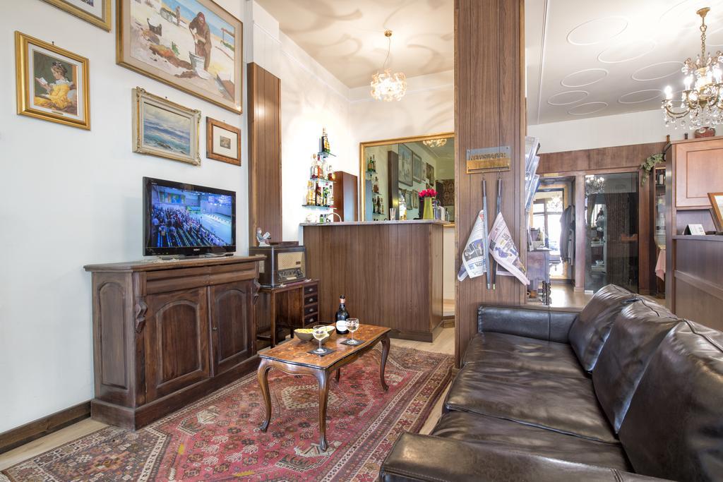 Hotel Marisa Albenga Buitenkant foto