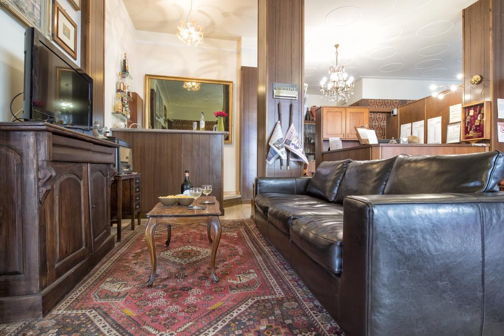 Hotel Marisa Albenga Buitenkant foto