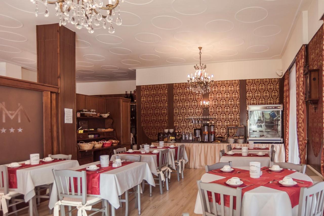 Hotel Marisa Albenga Buitenkant foto