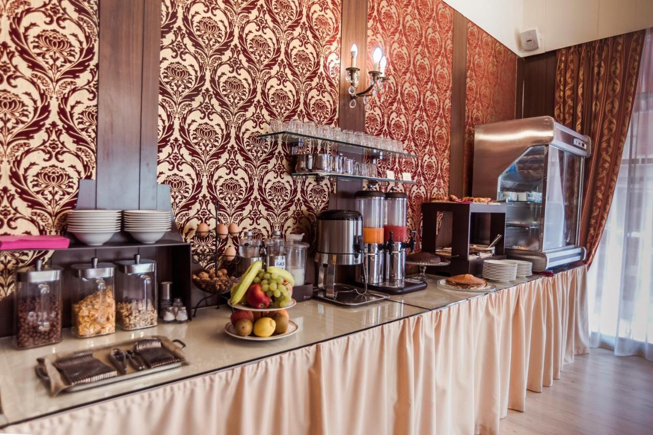 Hotel Marisa Albenga Buitenkant foto
