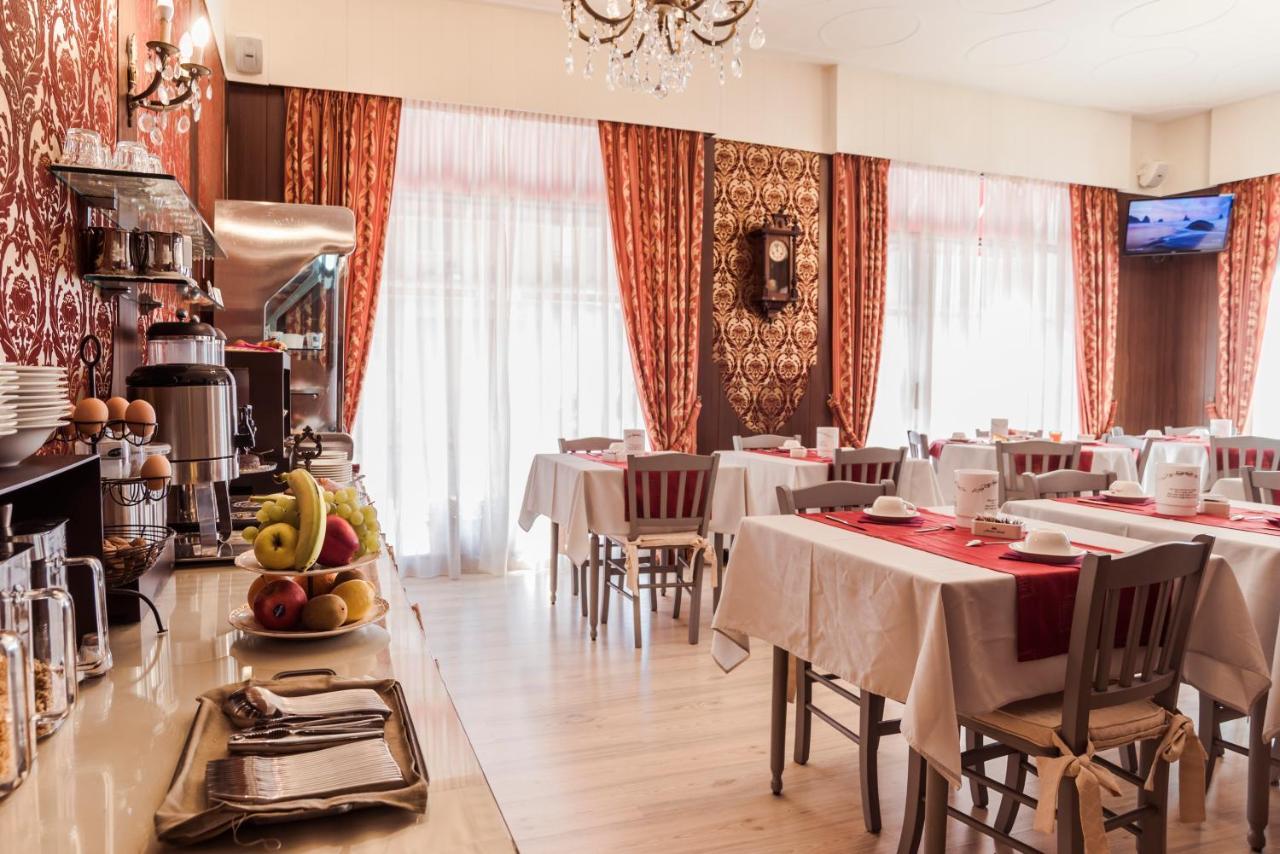 Hotel Marisa Albenga Buitenkant foto