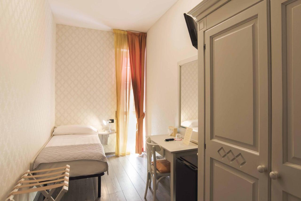 Hotel Marisa Albenga Buitenkant foto
