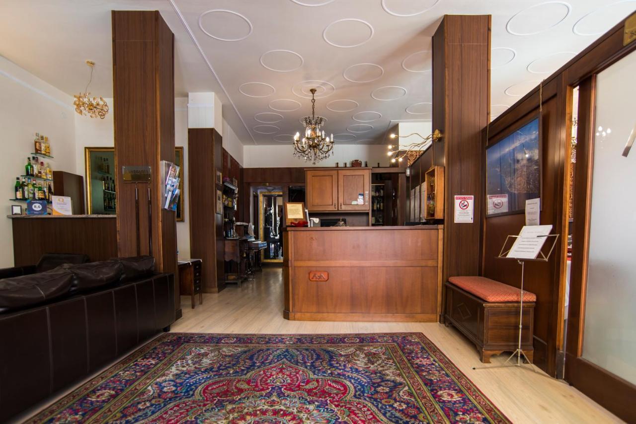 Hotel Marisa Albenga Buitenkant foto