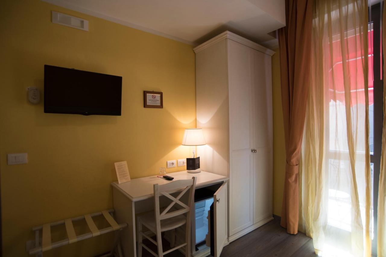 Hotel Marisa Albenga Buitenkant foto