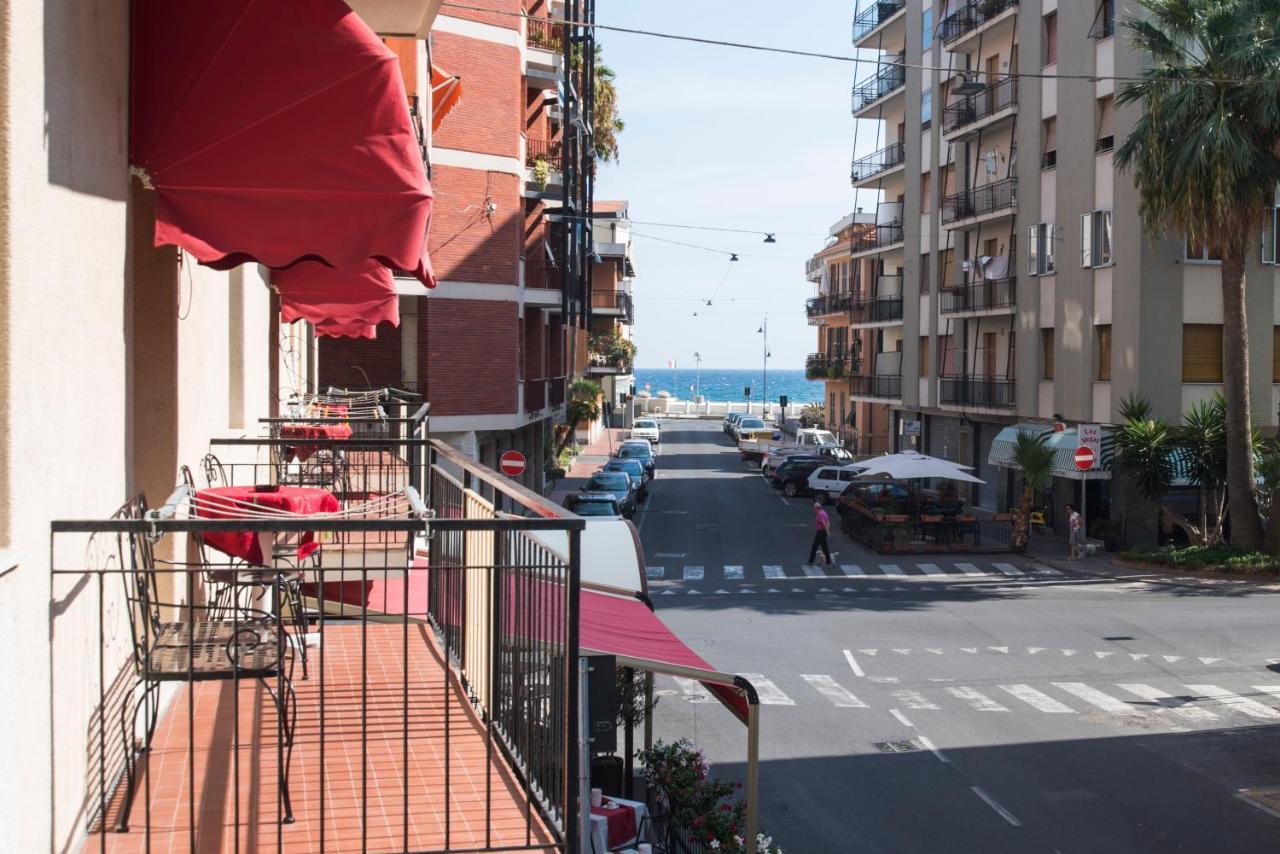 Hotel Marisa Albenga Buitenkant foto