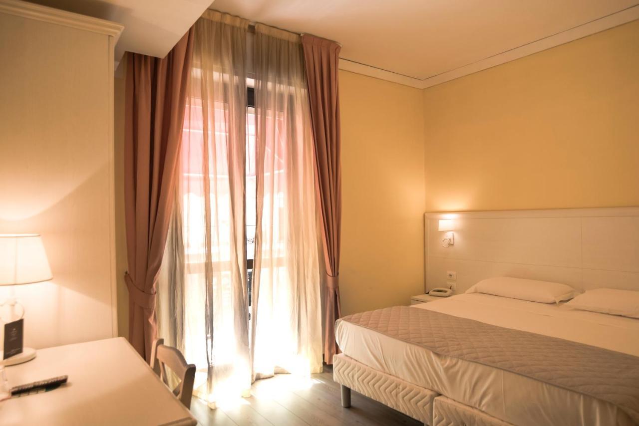 Hotel Marisa Albenga Buitenkant foto