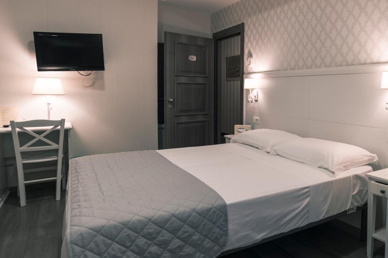 Hotel Marisa Albenga Buitenkant foto