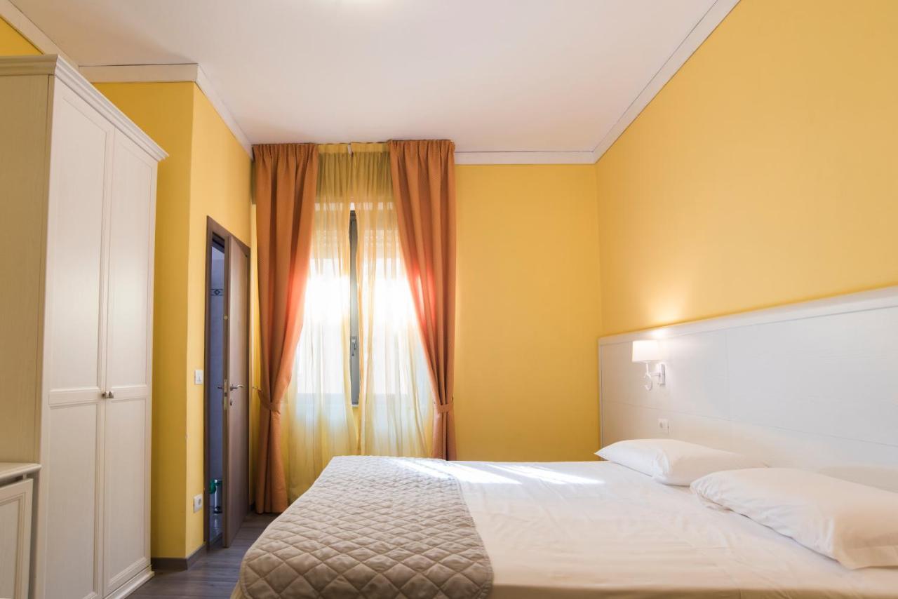 Hotel Marisa Albenga Buitenkant foto