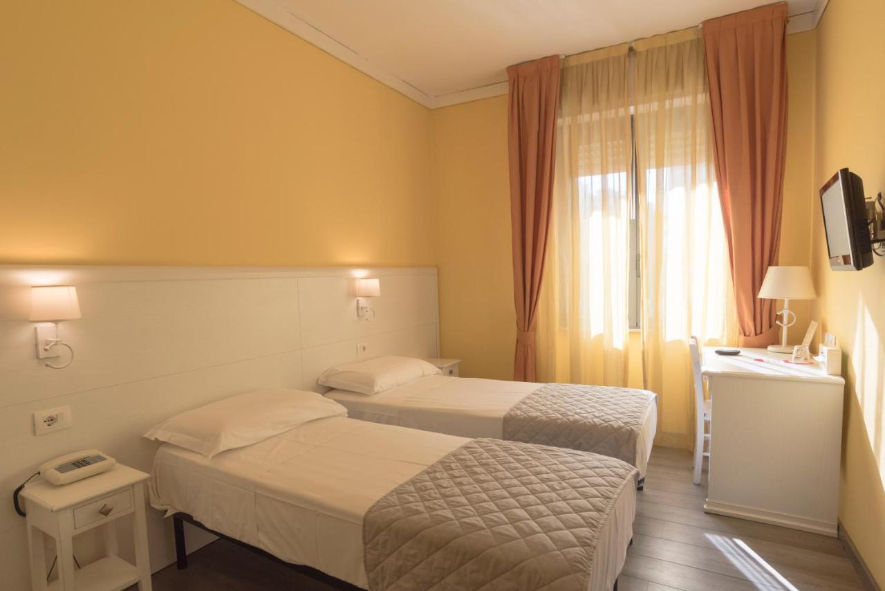 Hotel Marisa Albenga Buitenkant foto