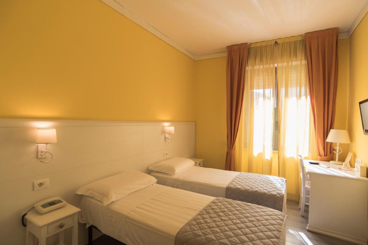Hotel Marisa Albenga Buitenkant foto