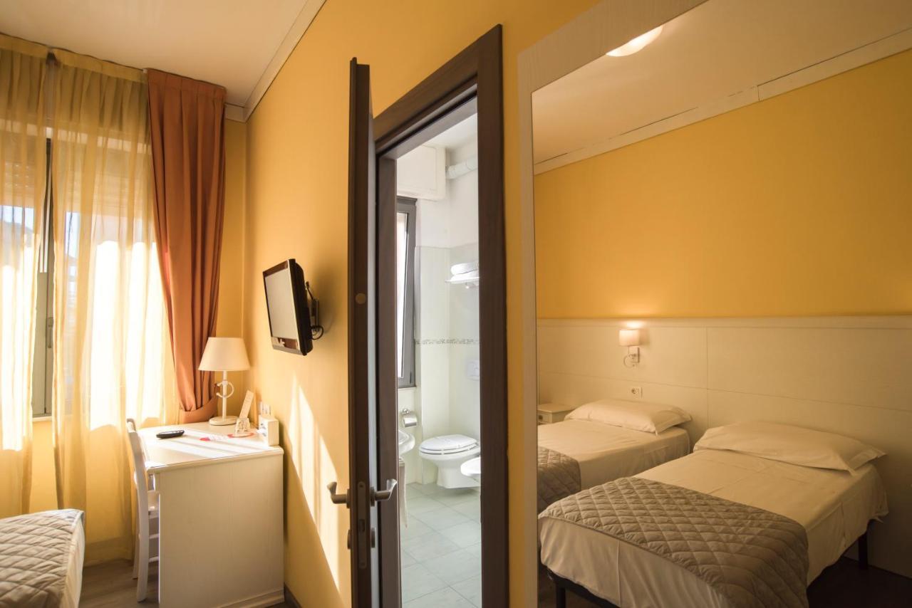 Hotel Marisa Albenga Buitenkant foto