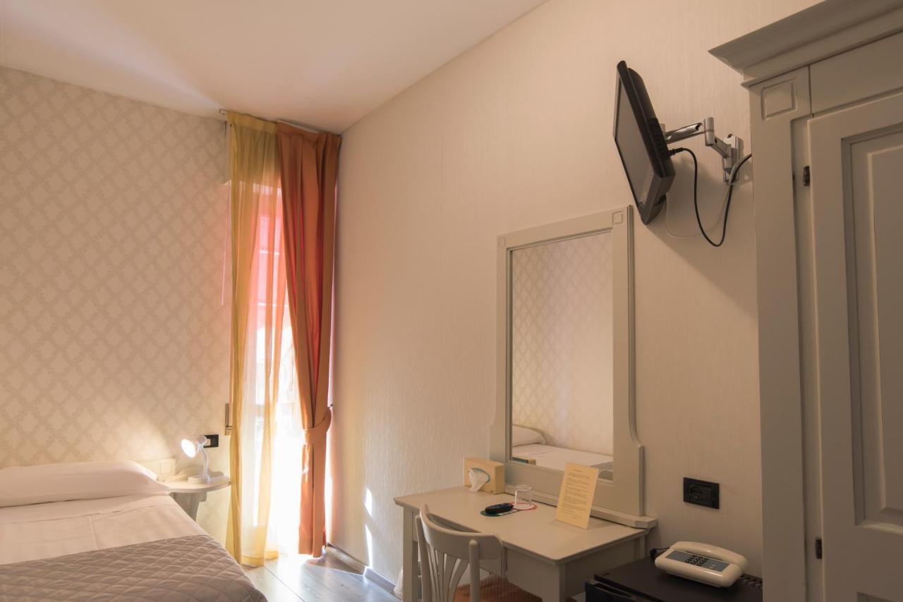 Hotel Marisa Albenga Buitenkant foto