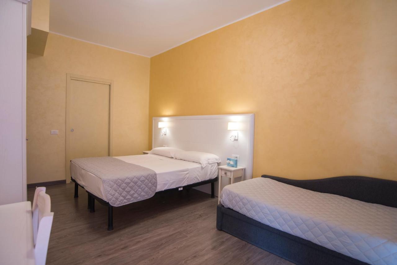 Hotel Marisa Albenga Buitenkant foto