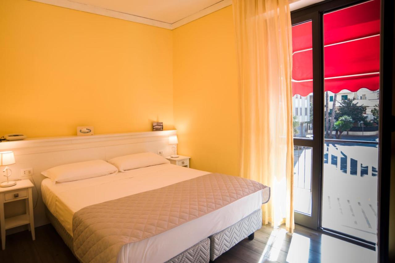 Hotel Marisa Albenga Buitenkant foto